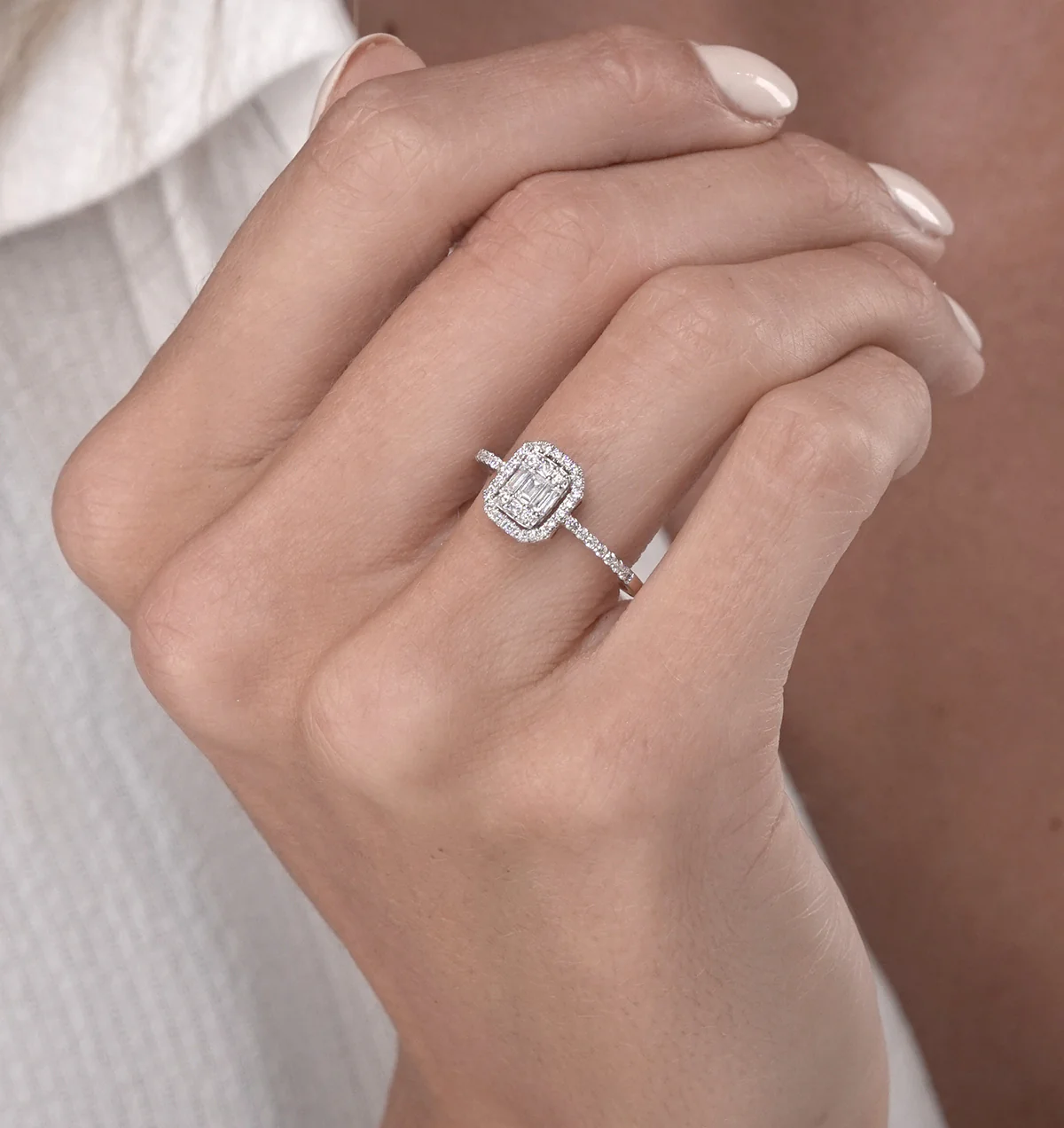 0.40ct Halo Baguette Diamond Ring Asteria Collection in 18K Gold - Image 3