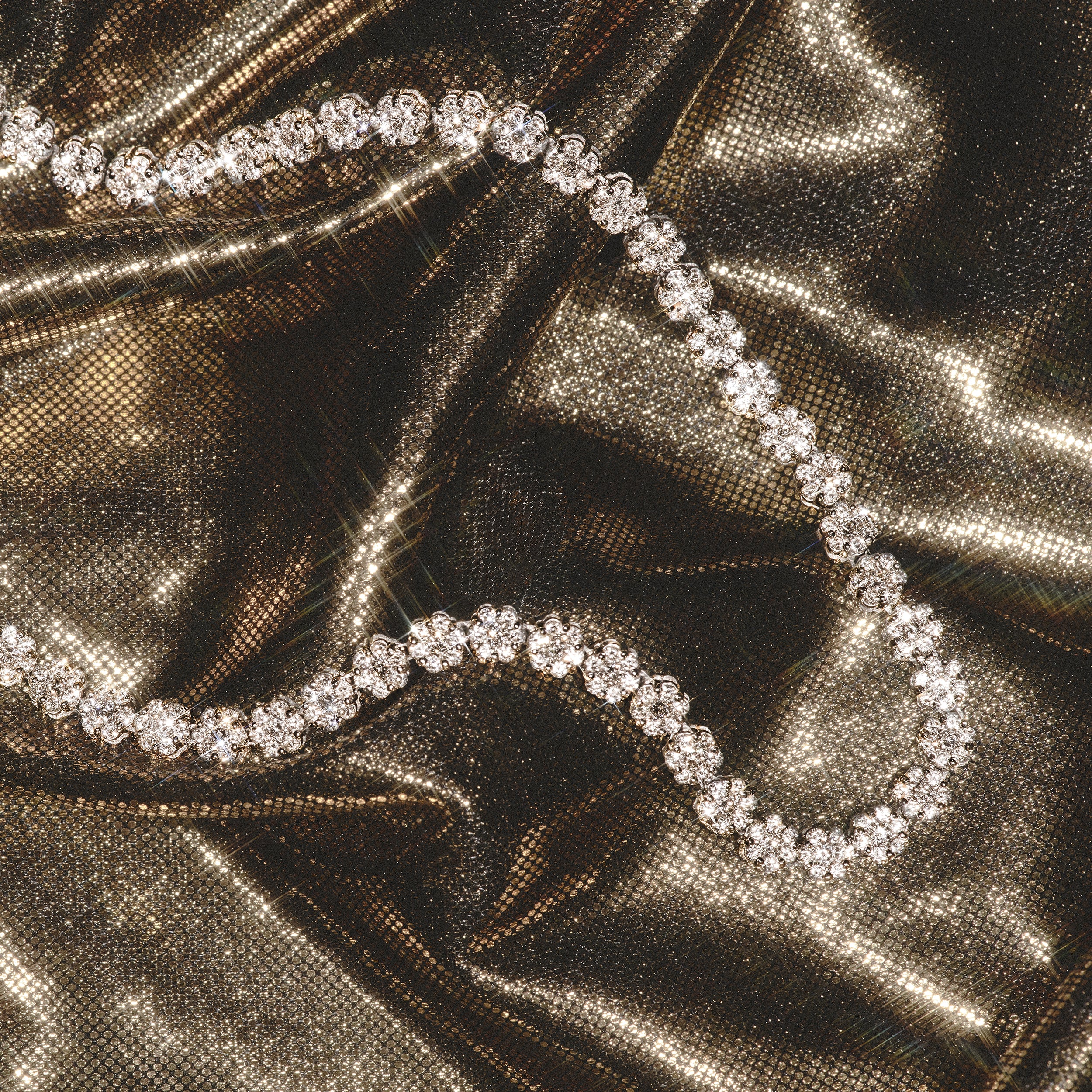 18KW Diamond Cluster Necklace 3.00ct H/Si - Image 4