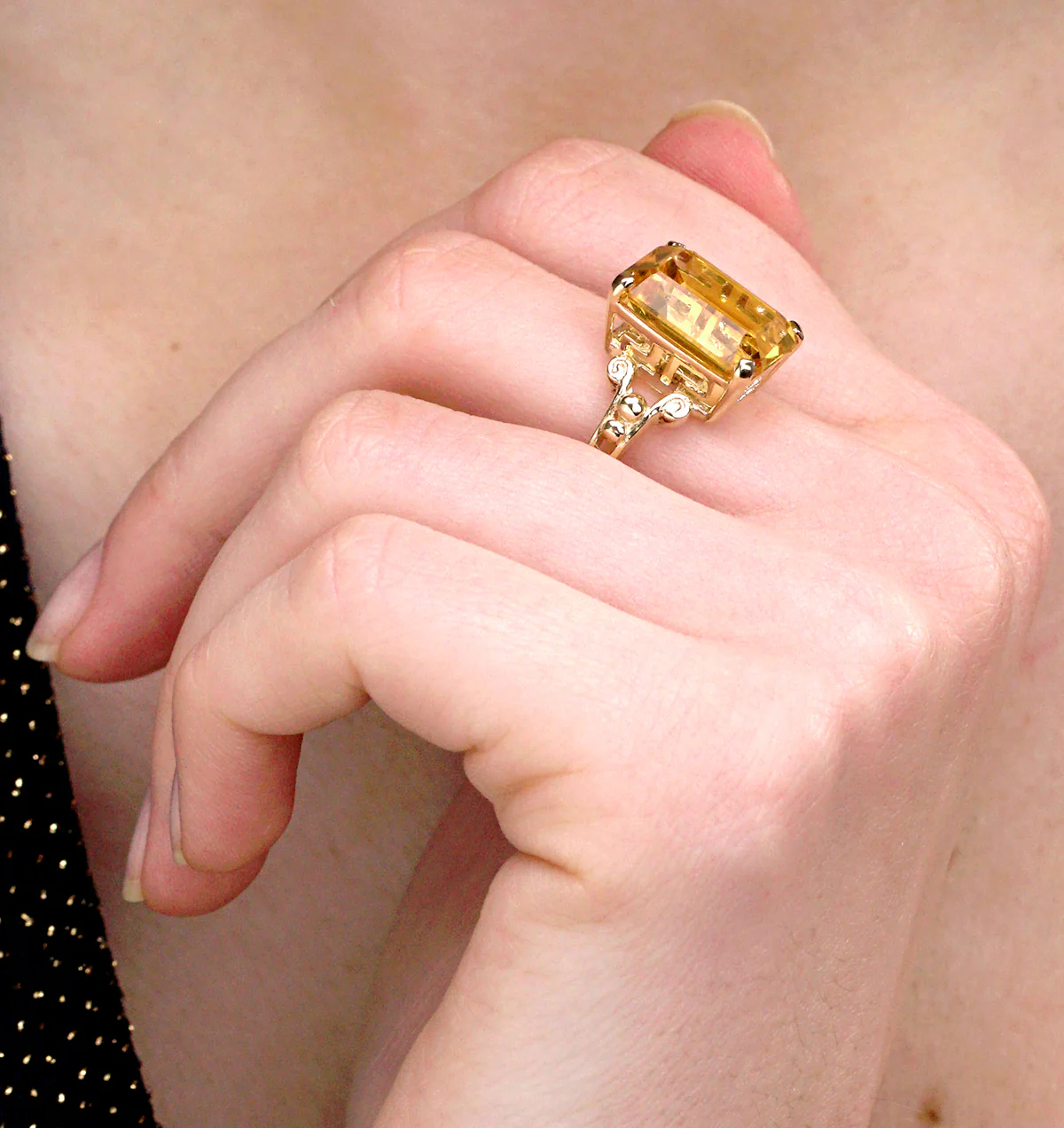 Citrine 14 x 10mm And 9K Gold Ring - Image 2