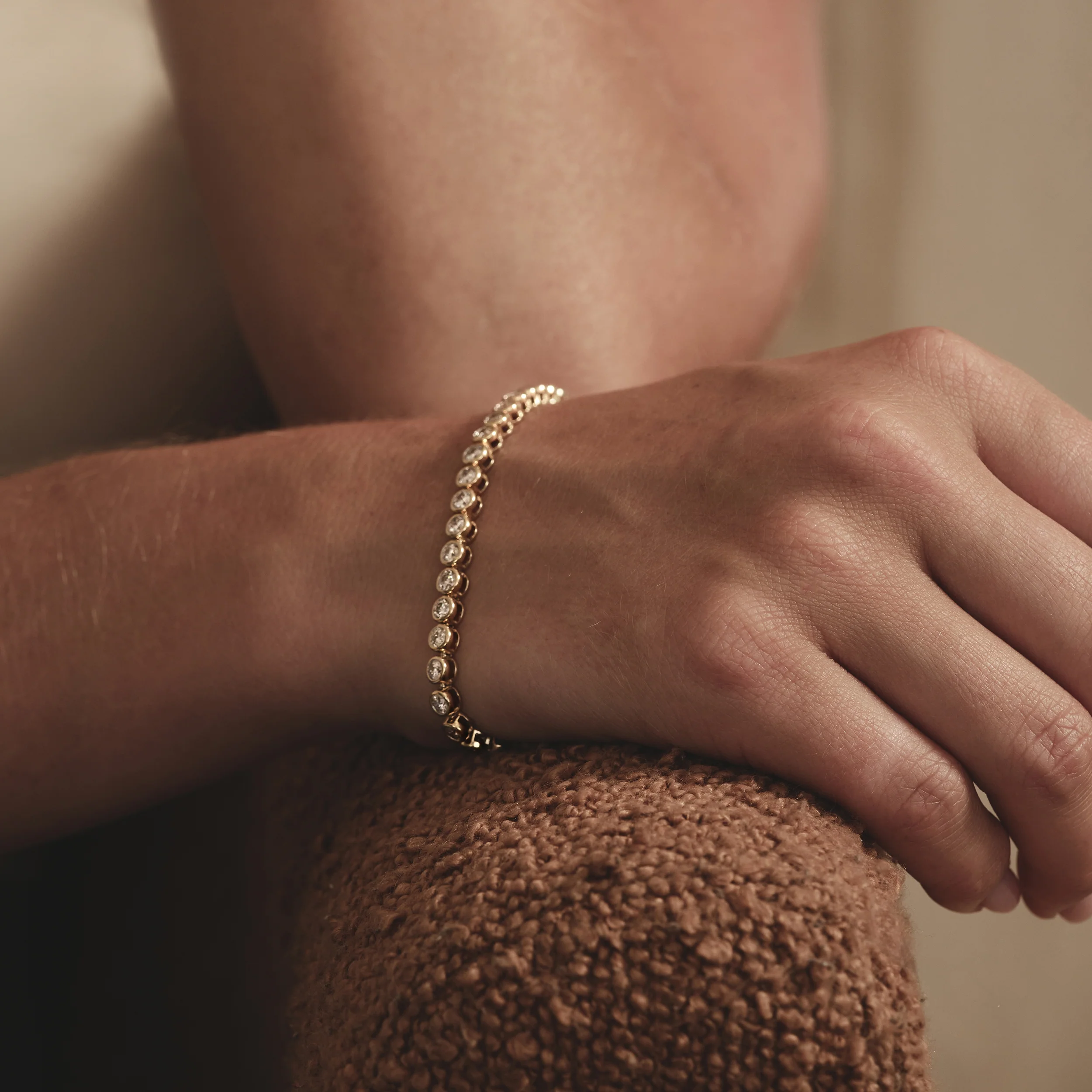 Diamond Tennis Bracelet Rub Over Style 1.00ct 9K Gold - Image 2