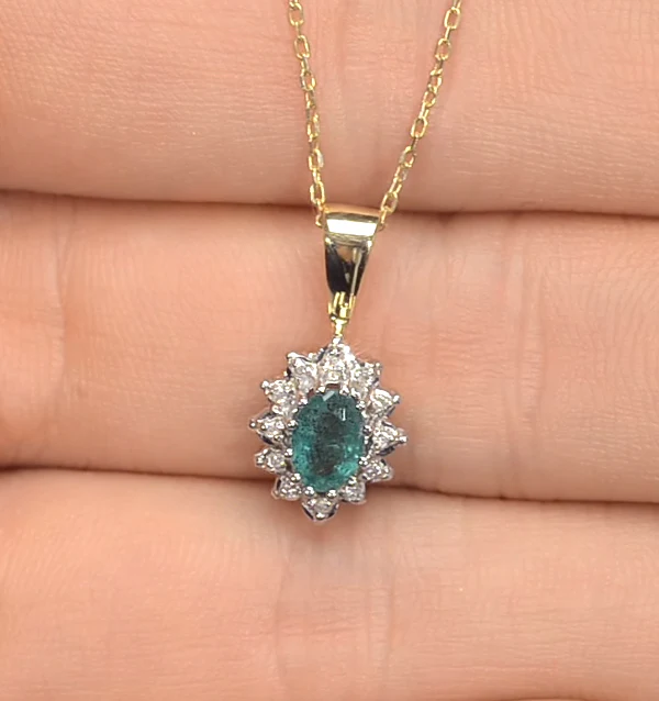 Emerald 0.43CT And Diamond 9K Yellow Gold Pendant Necklace - Image 3