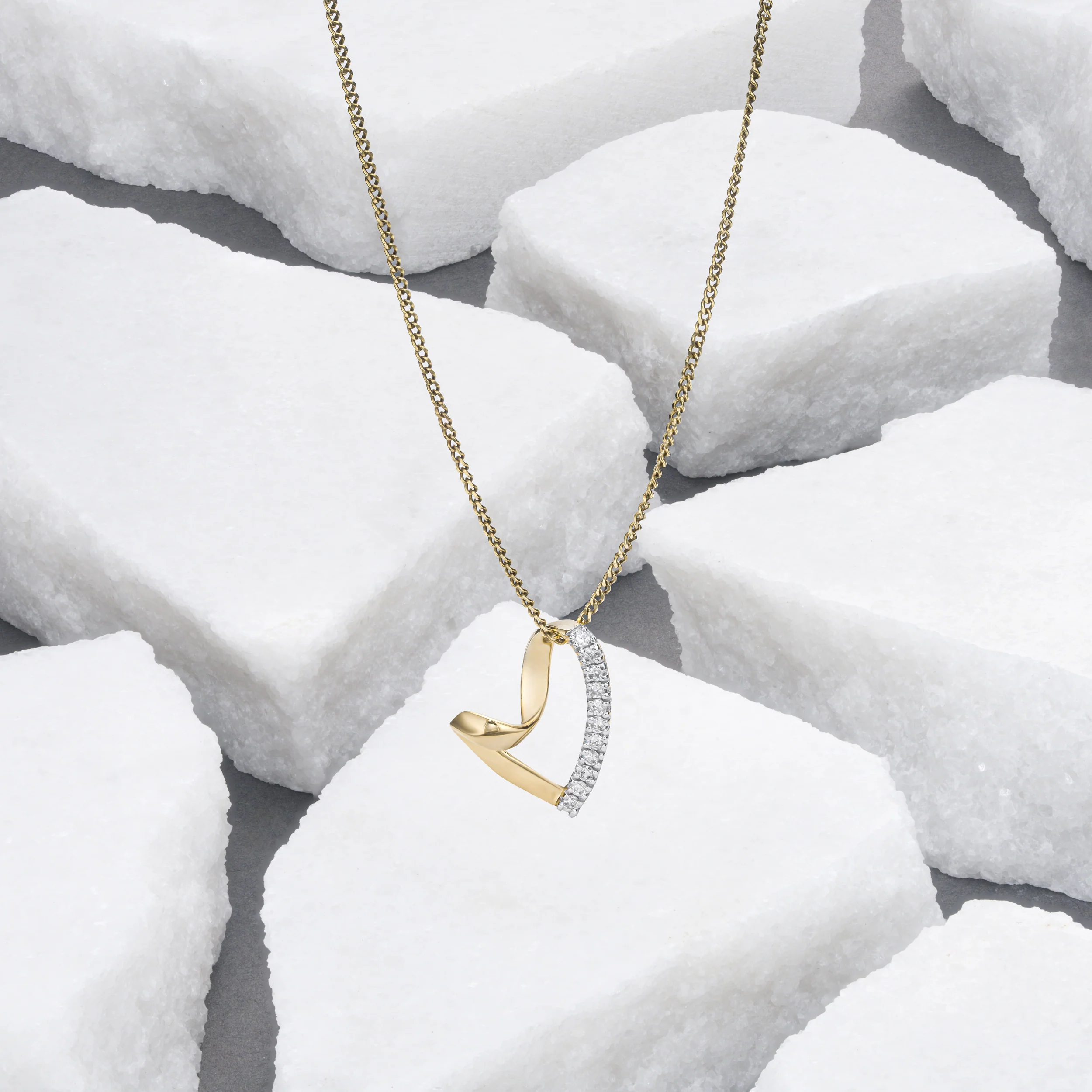 Lab Diamond Heart Necklace Pendant 0.10ct H/SI Set in 18K Gold Vermeil - Image 5