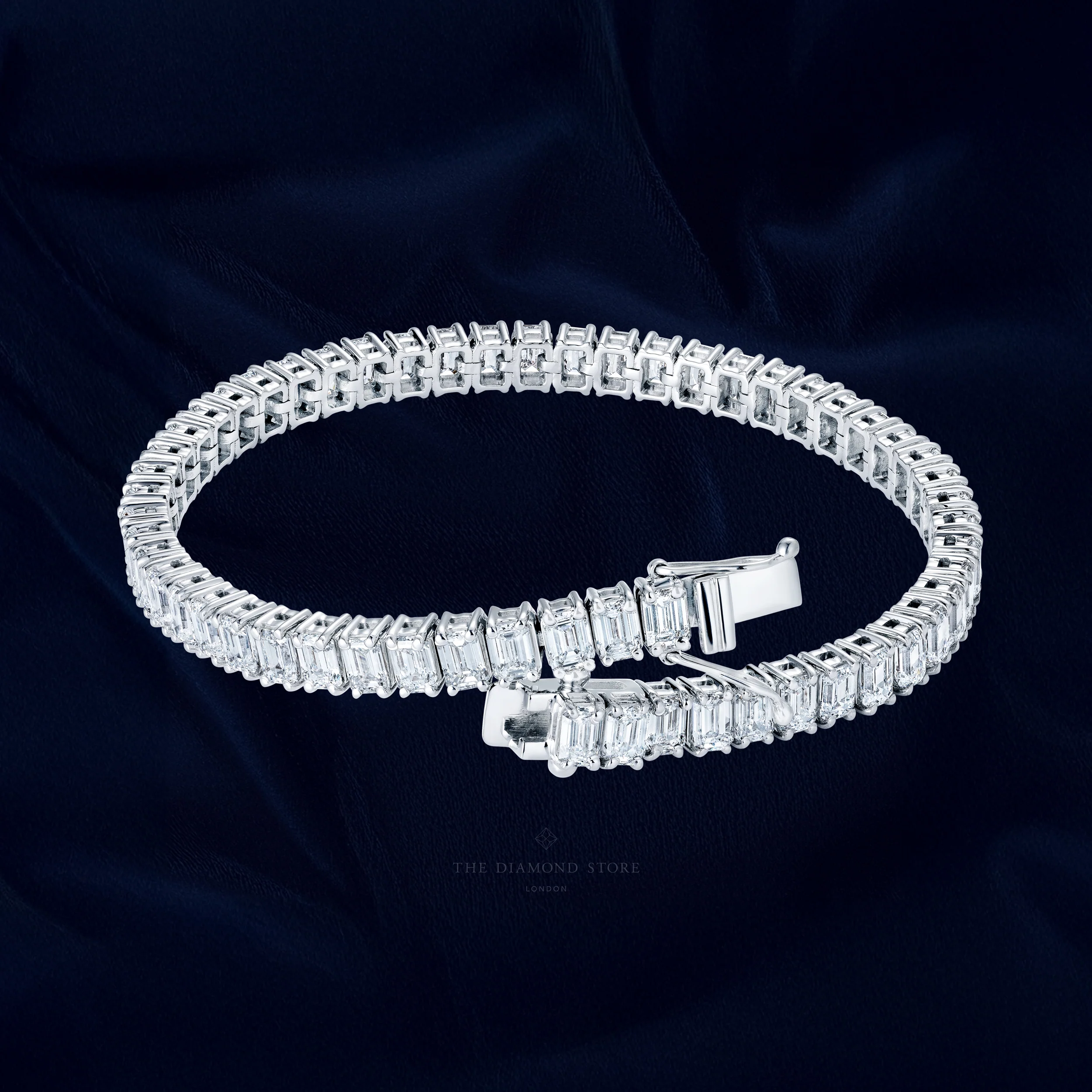LUXE 12.00ct Lab Diamond Tennis Bracelet with IGI Certified Emerald-Cut Diamonds in 18K White Gold - Image 5