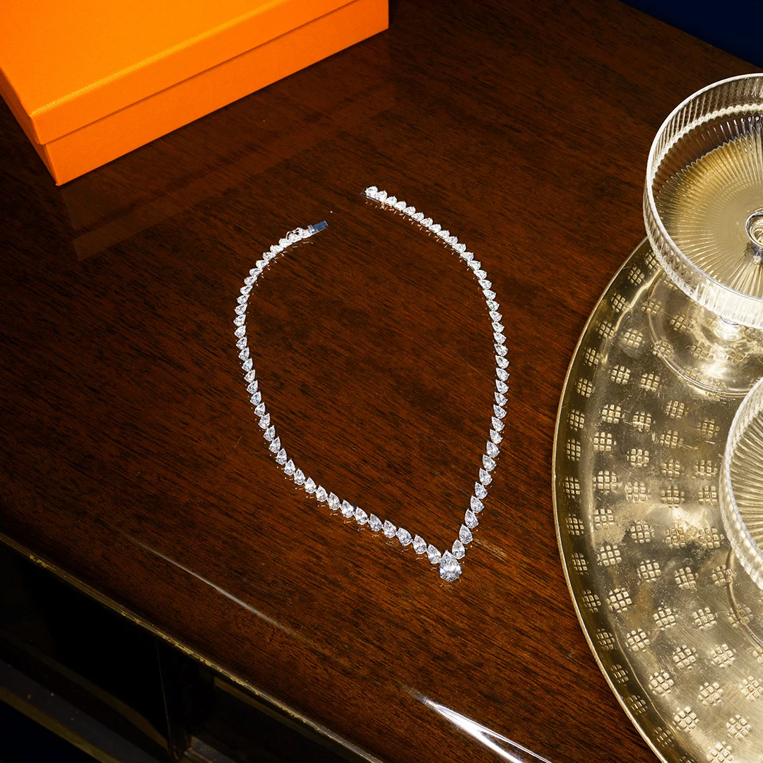 LUXE 20.00ct Lab Diamond Necklace with 1.50ct IGI Certified Pear-Cut Centre in 18K White Gold - Image 7
