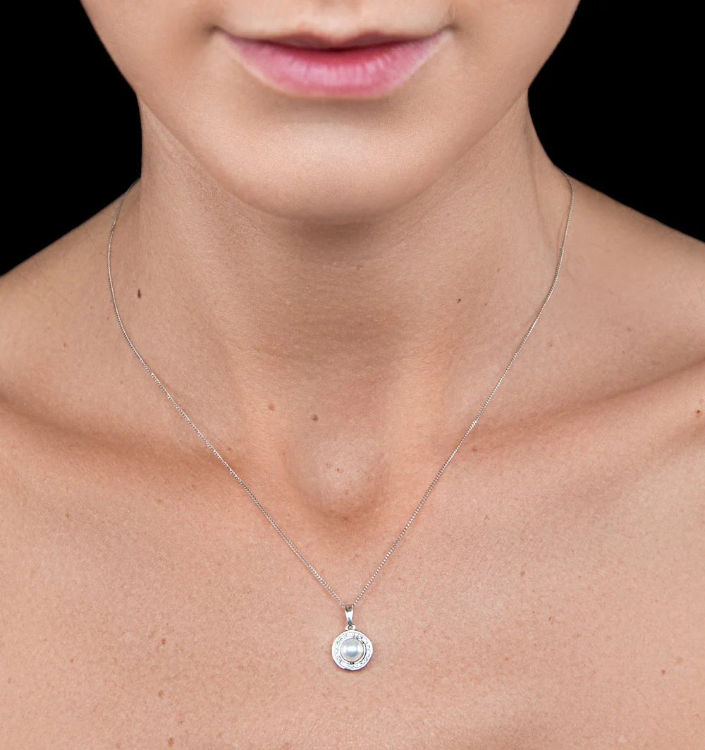 Pearl and Diamond Halo Stellato Pendant Necklace in 9K White Gold - Image 2