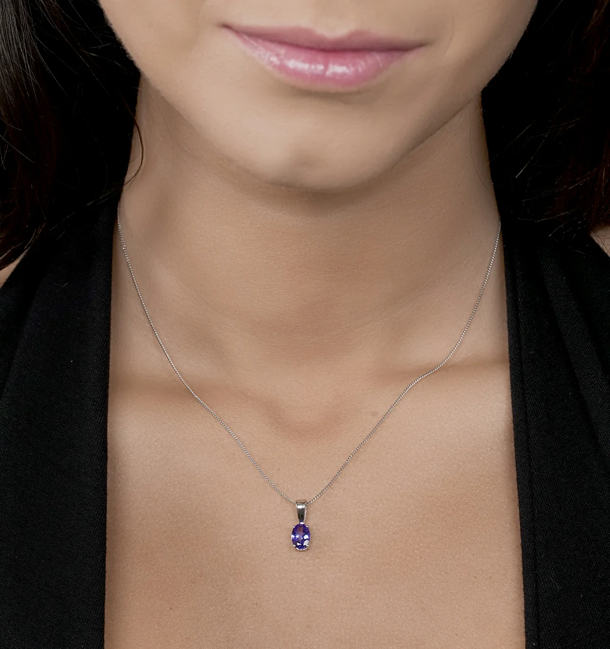 Tanzanite 7 x 5mm 18K White Gold Pendant Necklace - Image 2