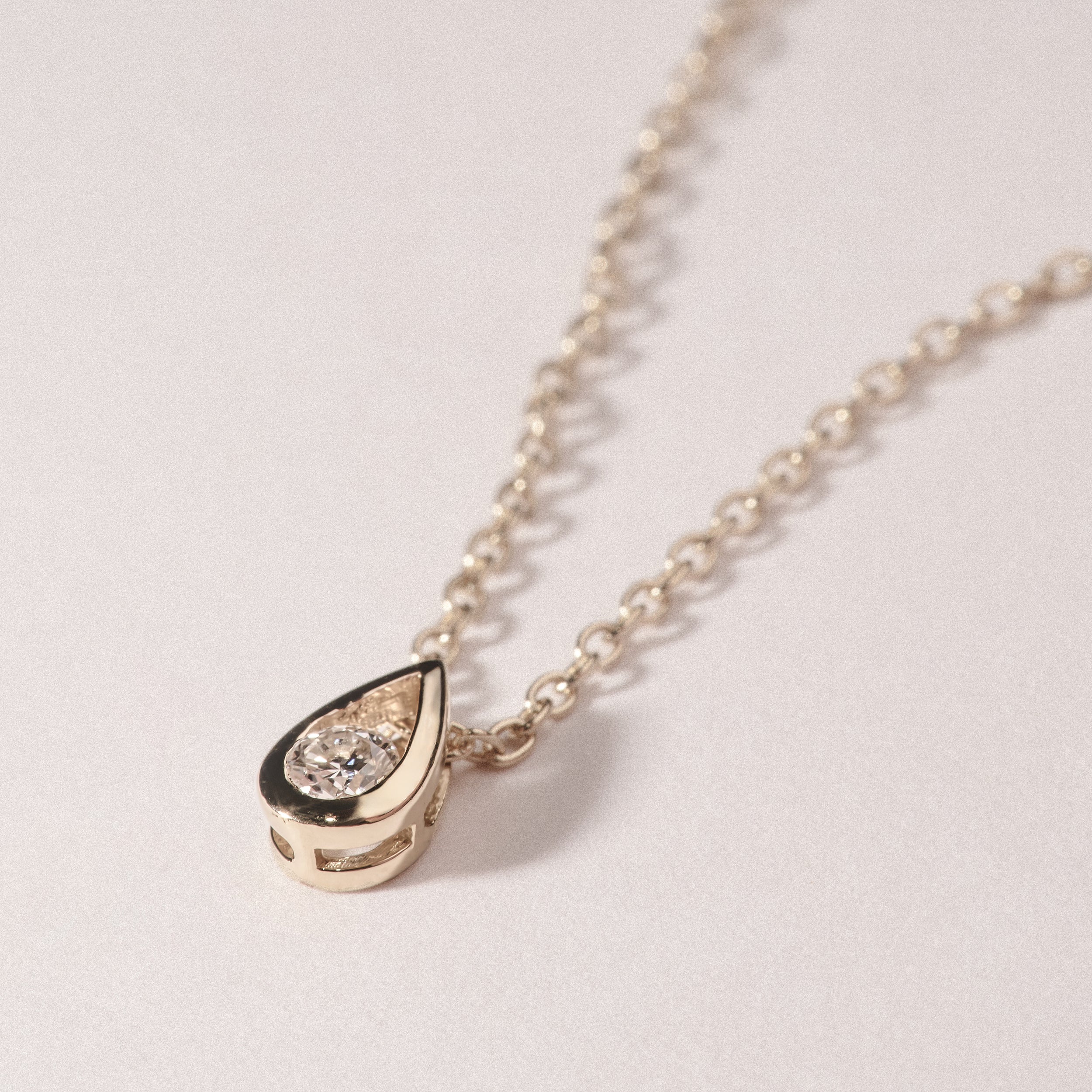 Teardrop 0.10ct Round Cut Lab Grown Solitaire Pendant Necklace in 18K Gold Vermeil - Image 8