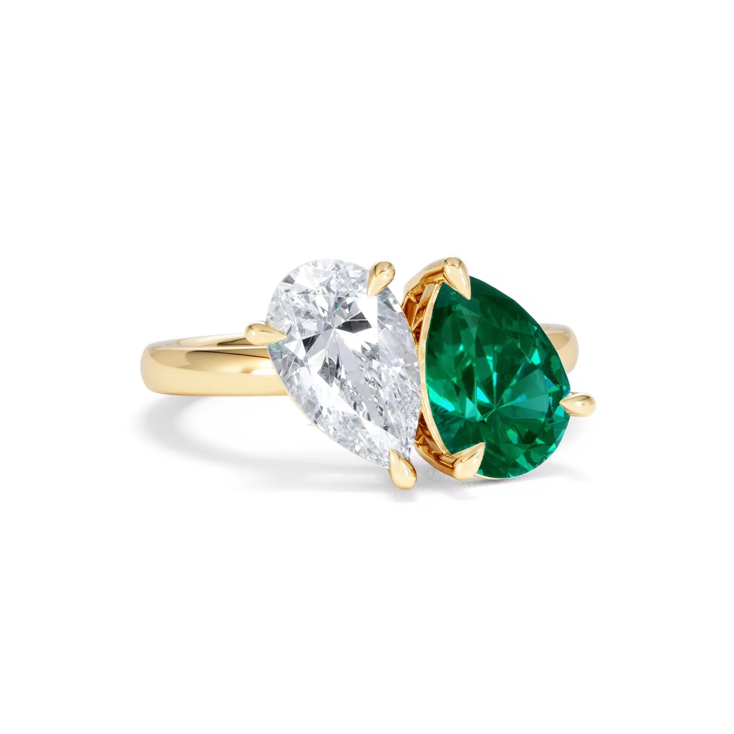Toi Et Moi 1.50ct Pear Lab Diamond and 2.60ct Pear Lab Emerald Engagement Ring in 18K Yellow Gold - Image 12