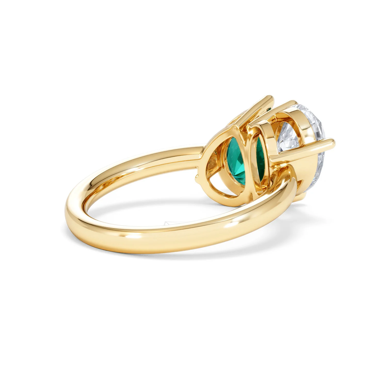Toi Et Moi 1.50ct Pear Lab Diamond and 2.60ct Pear Lab Emerald Engagement Ring in 18K Yellow Gold - Image 38