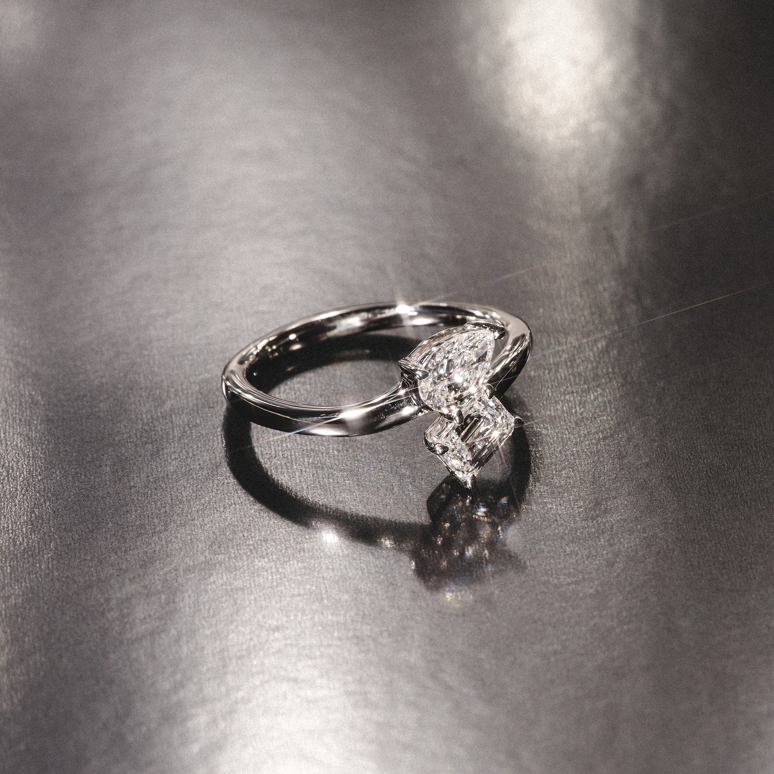 Toi et Moi Emerald and Pear Cut Lab Diamond Ring 0.50ct F/VS in 9K White Gold - Image 5